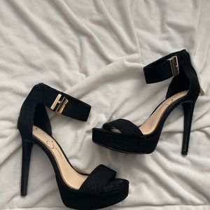Jessica Simpson stilettos